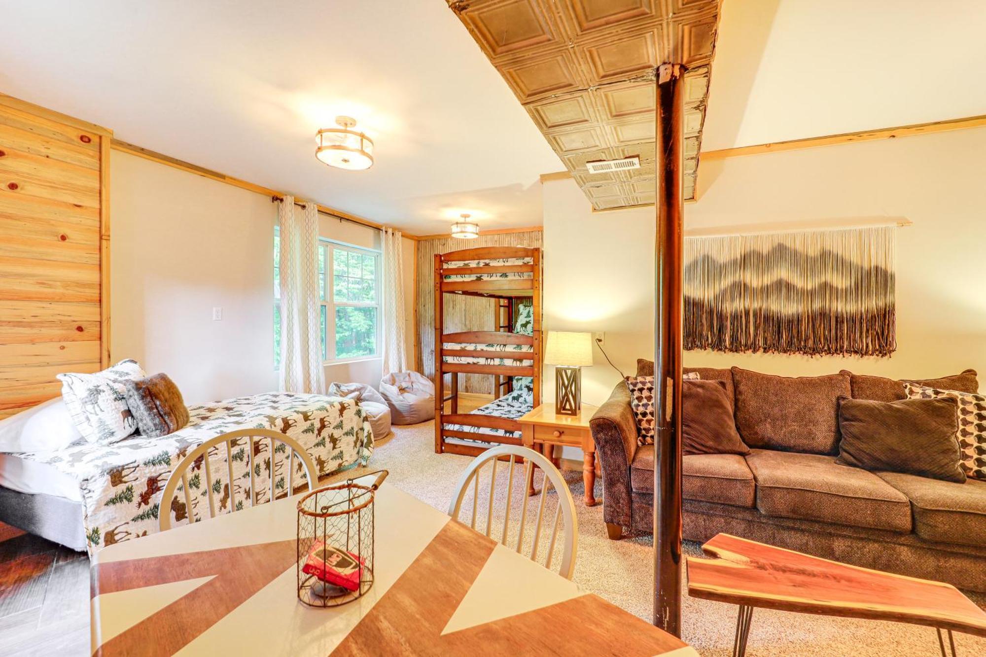 Luxe Appalachian Mountain Cabin With Hot Tub, Views Warrensville المظهر الخارجي الصورة