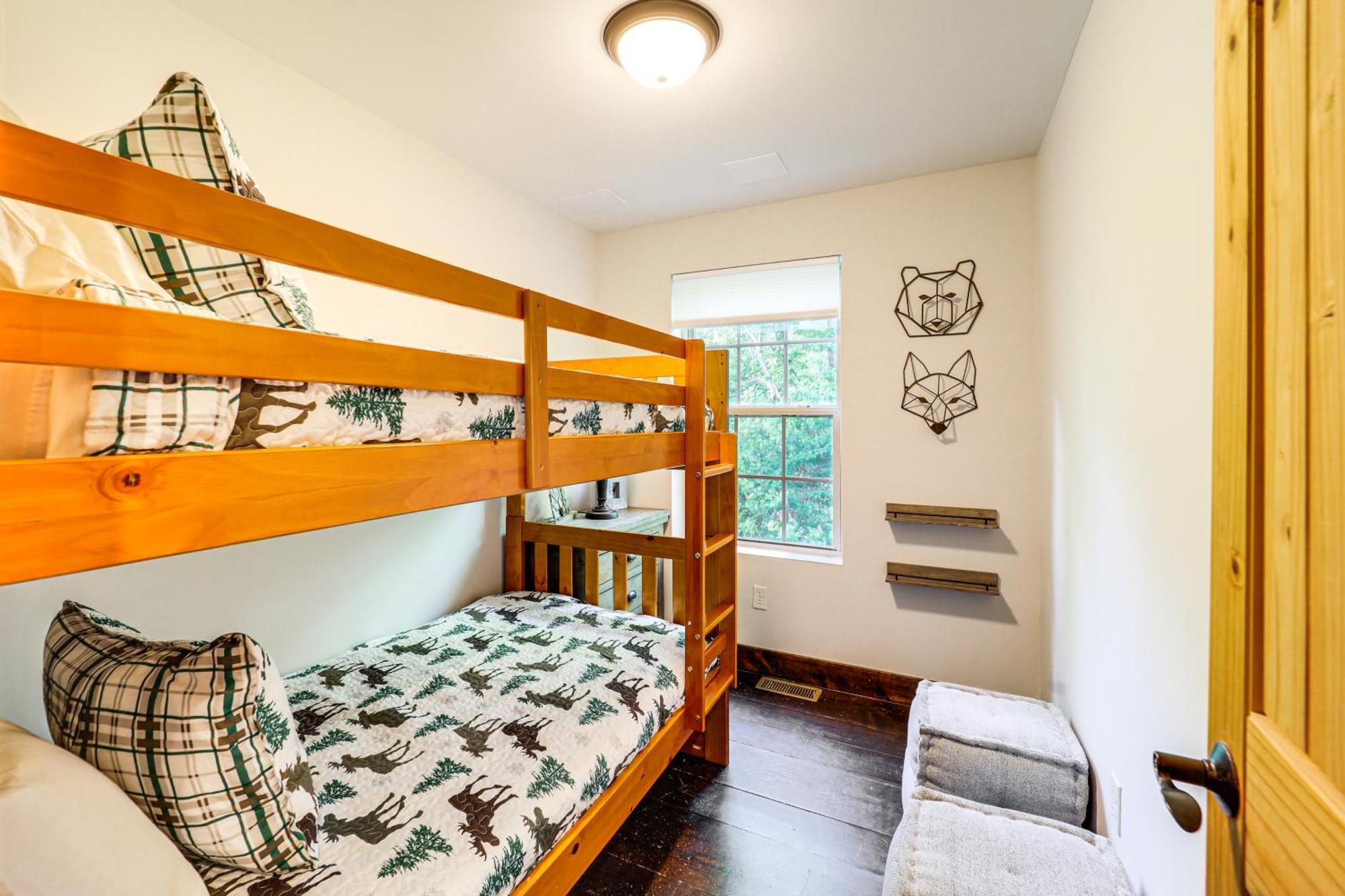 Luxe Appalachian Mountain Cabin With Hot Tub, Views Warrensville المظهر الخارجي الصورة