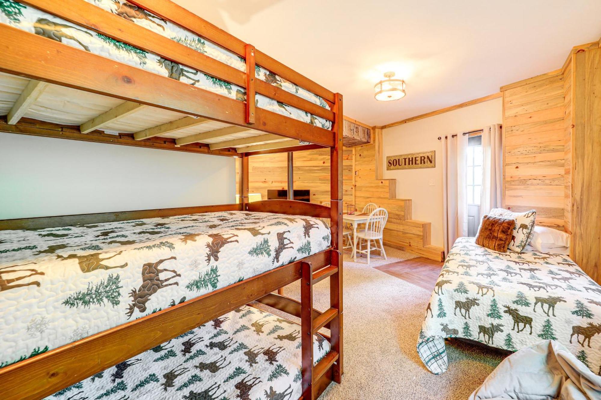 Luxe Appalachian Mountain Cabin With Hot Tub, Views Warrensville المظهر الخارجي الصورة