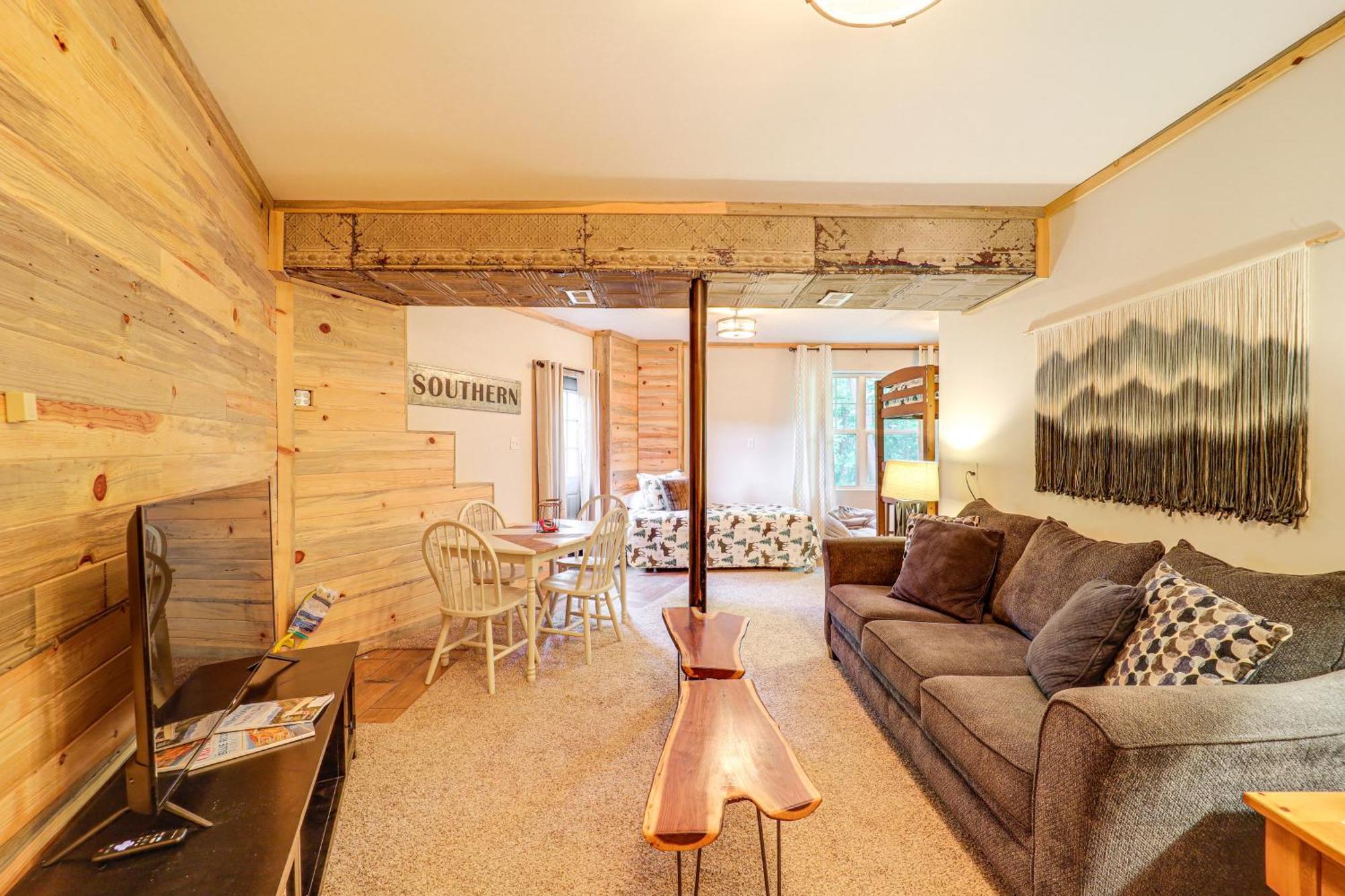 Luxe Appalachian Mountain Cabin With Hot Tub, Views Warrensville المظهر الخارجي الصورة