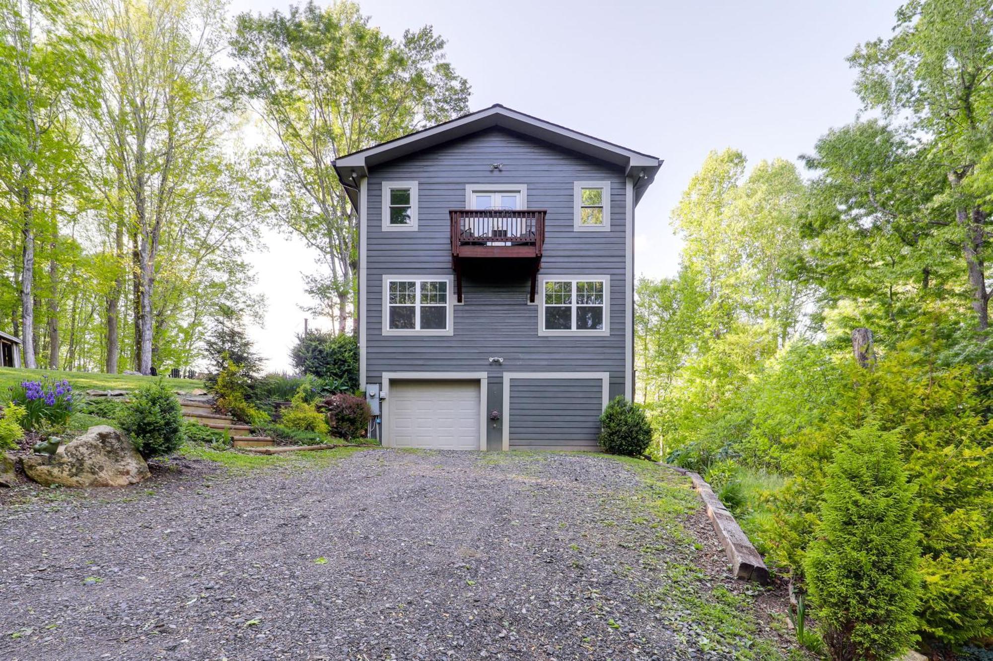Luxe Appalachian Mountain Cabin With Hot Tub, Views Warrensville المظهر الخارجي الصورة