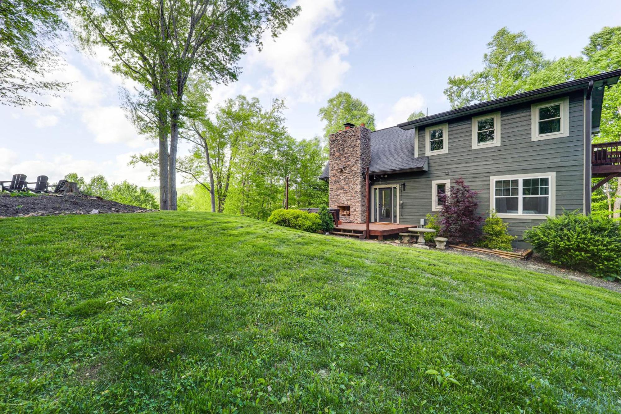Luxe Appalachian Mountain Cabin With Hot Tub, Views Warrensville المظهر الخارجي الصورة