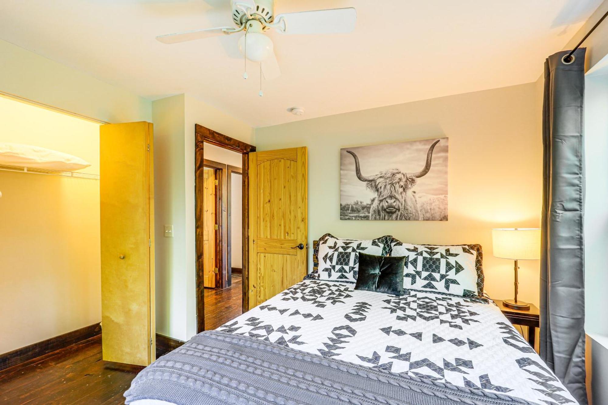 Luxe Appalachian Mountain Cabin With Hot Tub, Views Warrensville المظهر الخارجي الصورة
