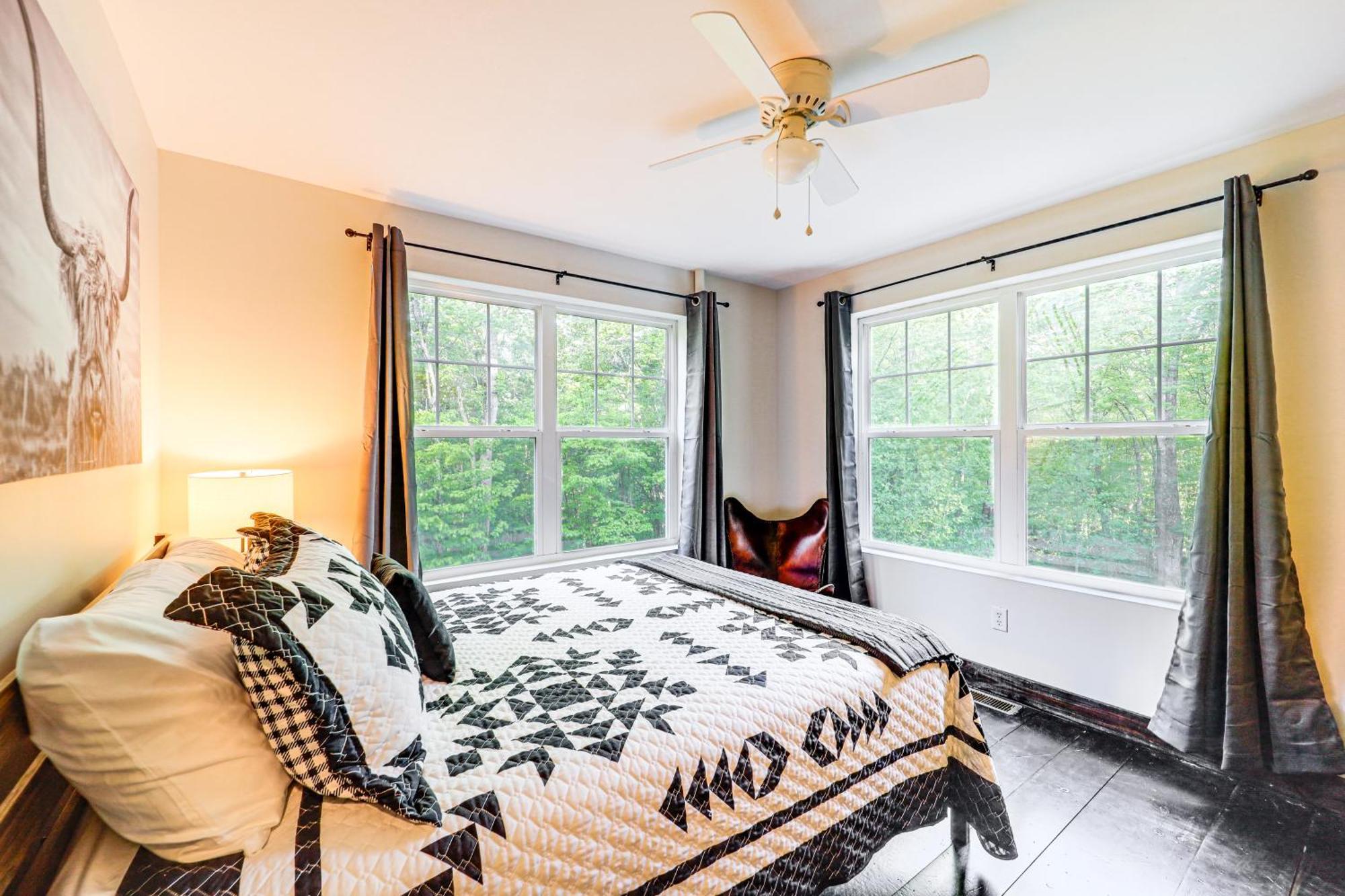 Luxe Appalachian Mountain Cabin With Hot Tub, Views Warrensville المظهر الخارجي الصورة