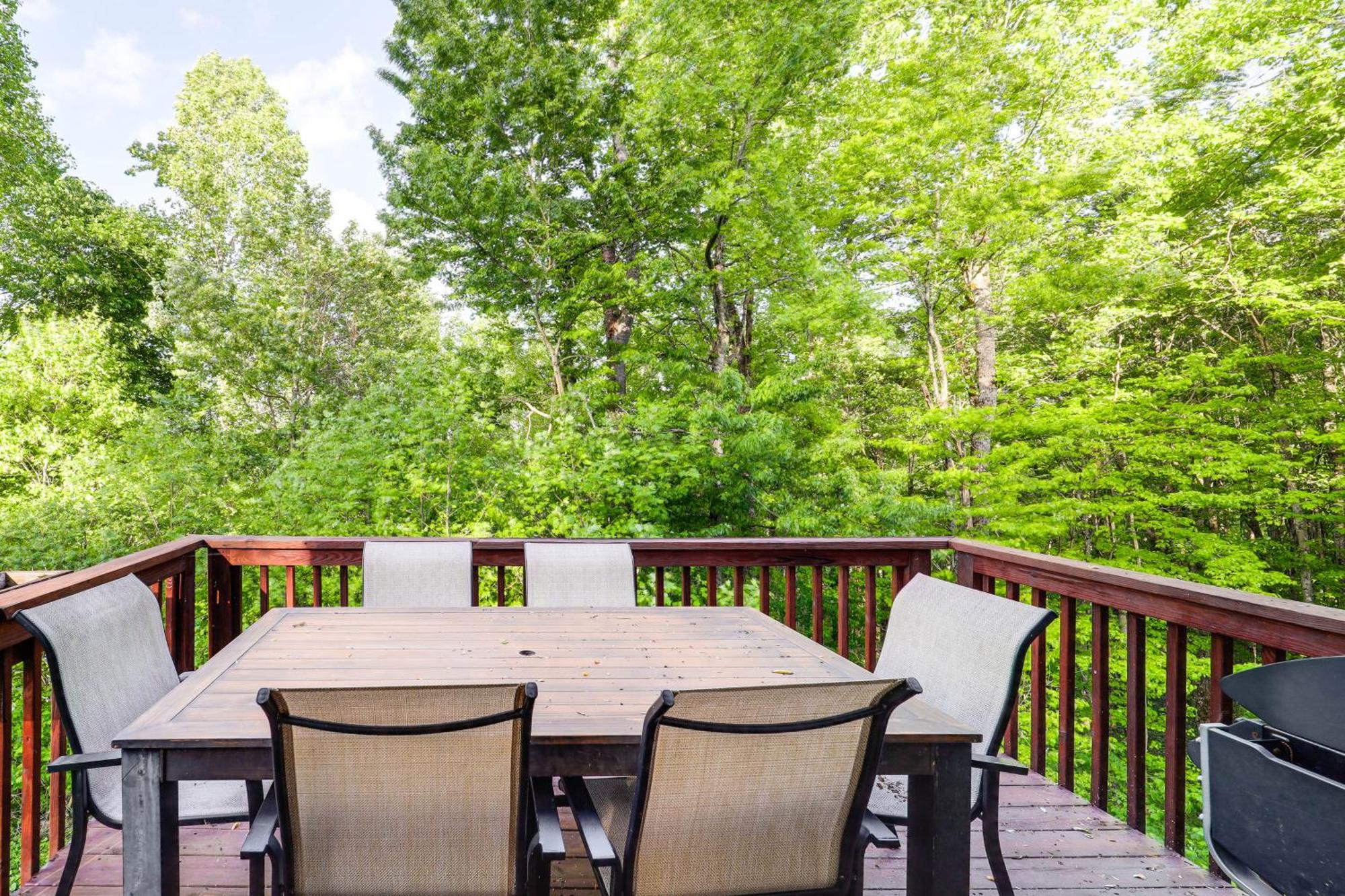 Luxe Appalachian Mountain Cabin With Hot Tub, Views Warrensville المظهر الخارجي الصورة