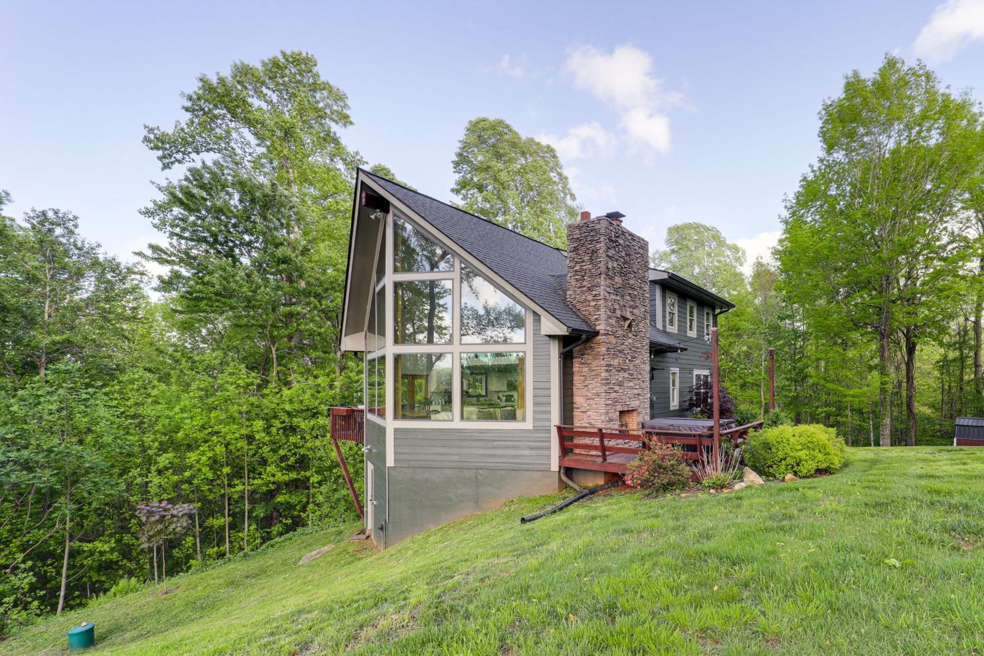 Luxe Appalachian Mountain Cabin With Hot Tub, Views Warrensville المظهر الخارجي الصورة