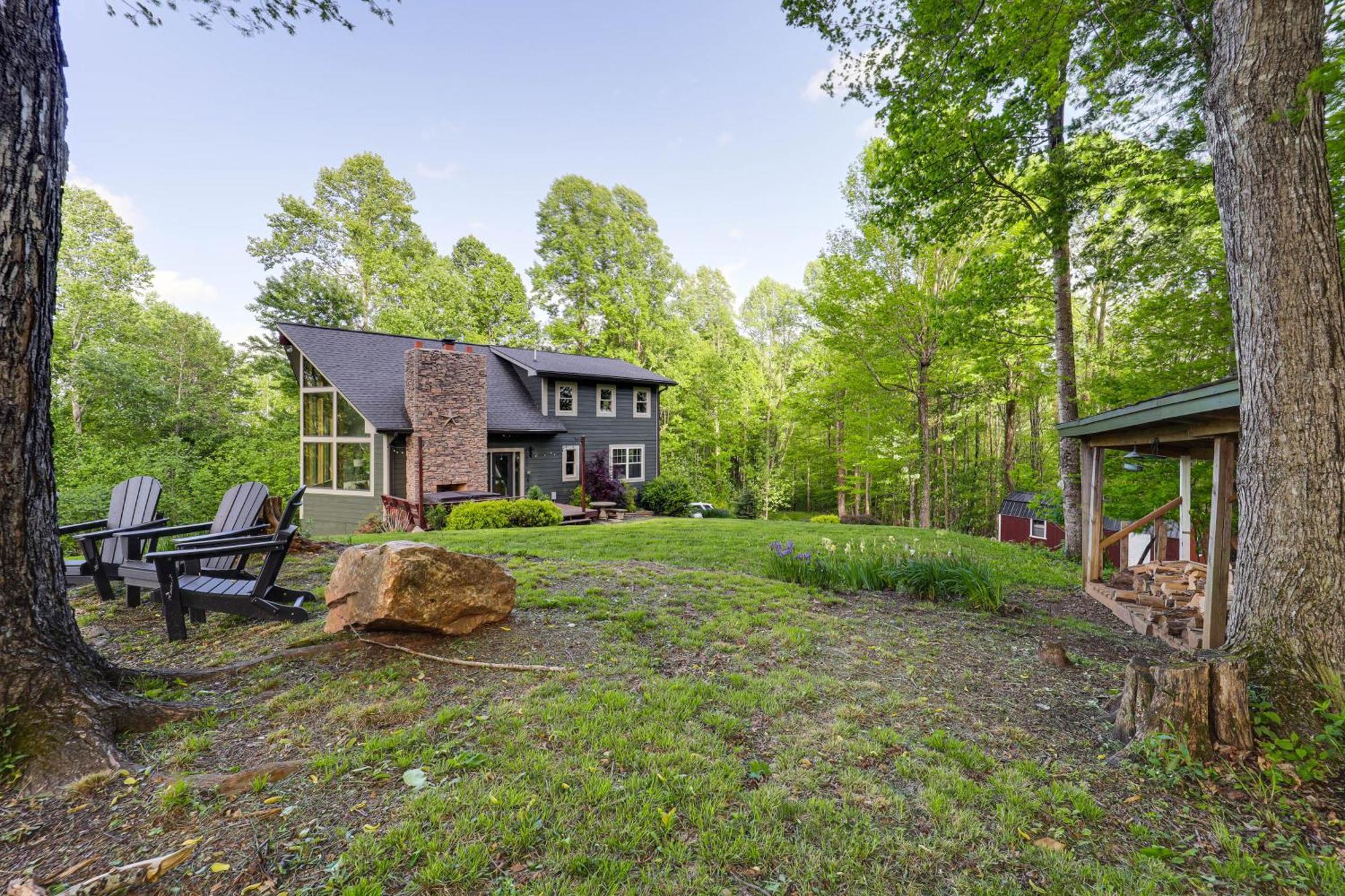 Luxe Appalachian Mountain Cabin With Hot Tub, Views Warrensville المظهر الخارجي الصورة